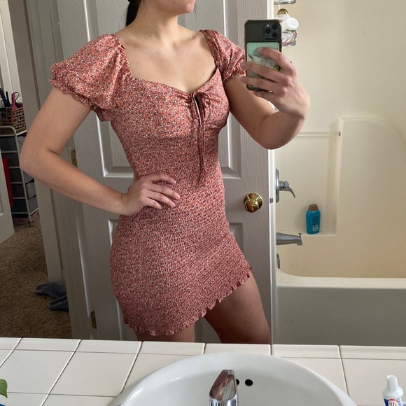 Pink and white floral body con mini dress - Picture 1 of 8